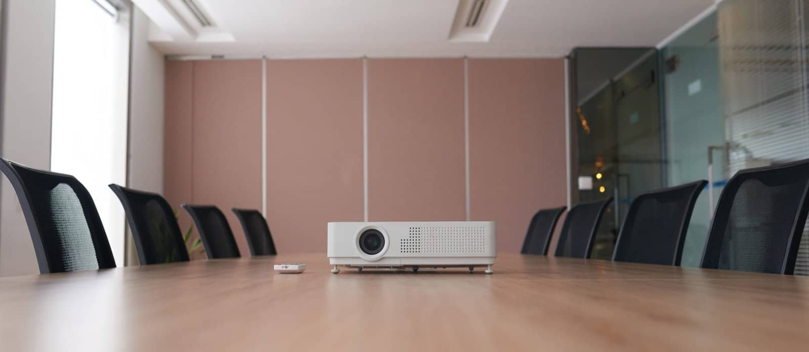 veja como escolher entre os projetores laser 4k para o seu uso